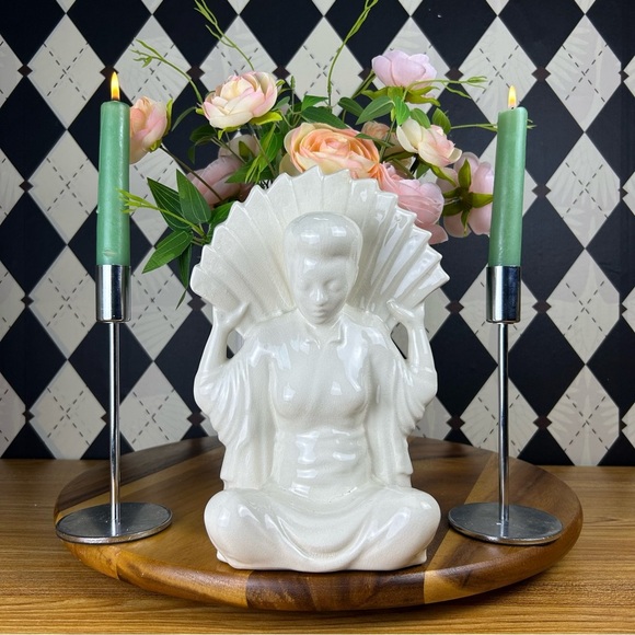 Large Flower Vase Japanese Porcelain Seated Figure With Fan-Form Opening 10” - Picture 6 of 17